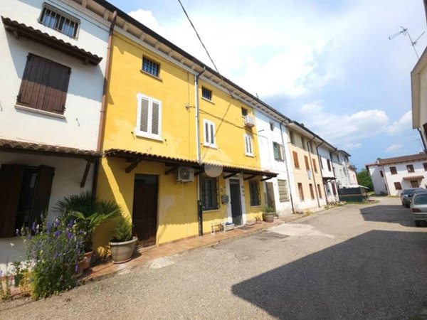 casa indipendente in vendita a Goito in zona Marsiletti