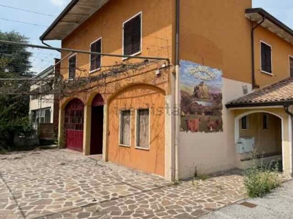 casa indipendente in vendita a Goito in zona Marsiletti