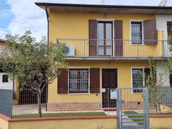 casa indipendente in vendita a Goito in zona Marsiletti