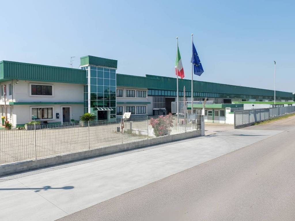 locale commerciale in vendita a Goito