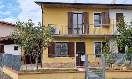casa indipendente in vendita a Goito in zona Marsiletti