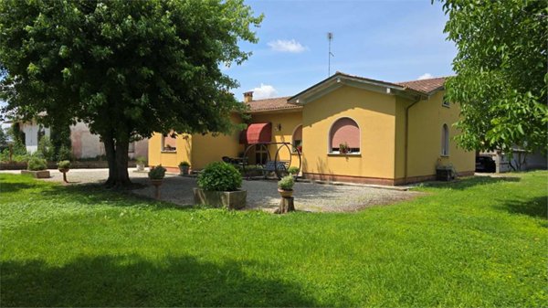 casa indipendente in vendita a Goito in zona Cerlongo