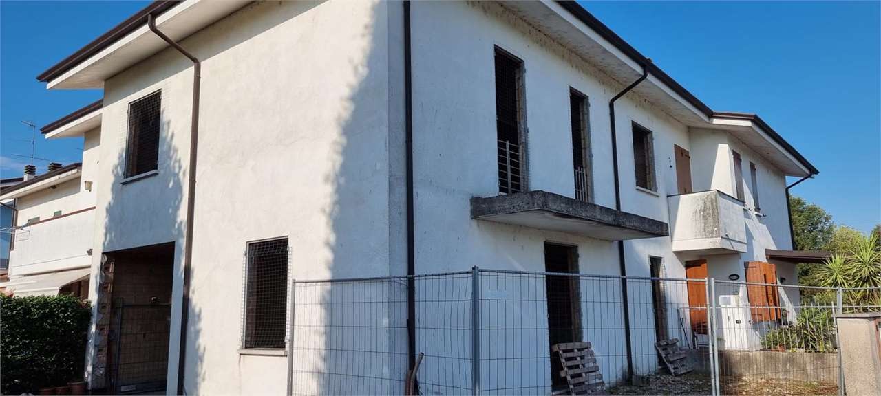 casa indipendente in vendita a Goito