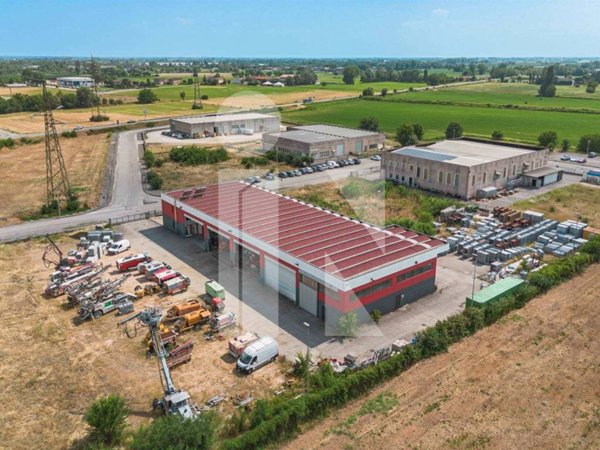 locale commerciale in vendita a Goito