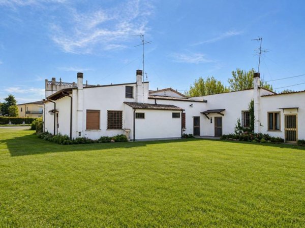 intera palazzina in vendita a Goito in zona Cerlongo