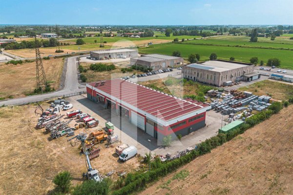 locale di sgombero in vendita a Goito