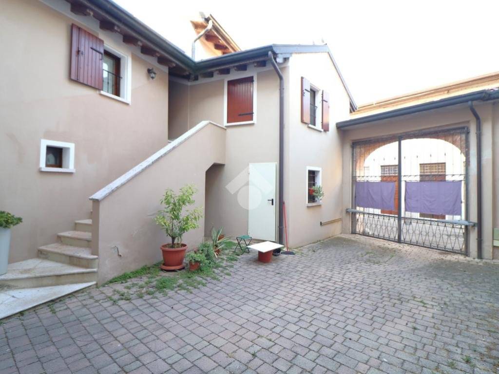 appartamento in vendita a Goito in zona Marsiletti