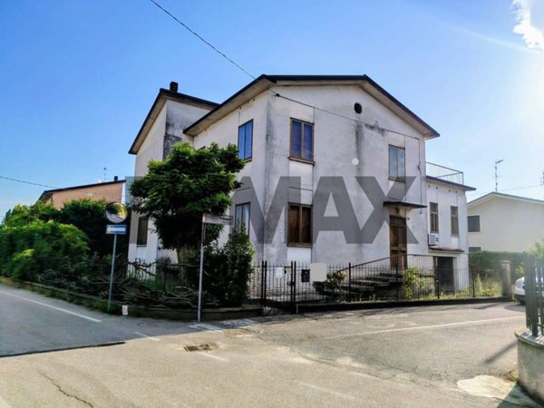 casa indipendente in vendita a Goito in zona Marsiletti