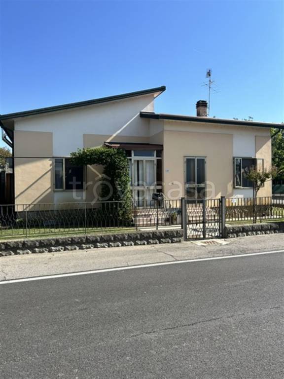 casa indipendente in vendita a Goito in zona Solarolo