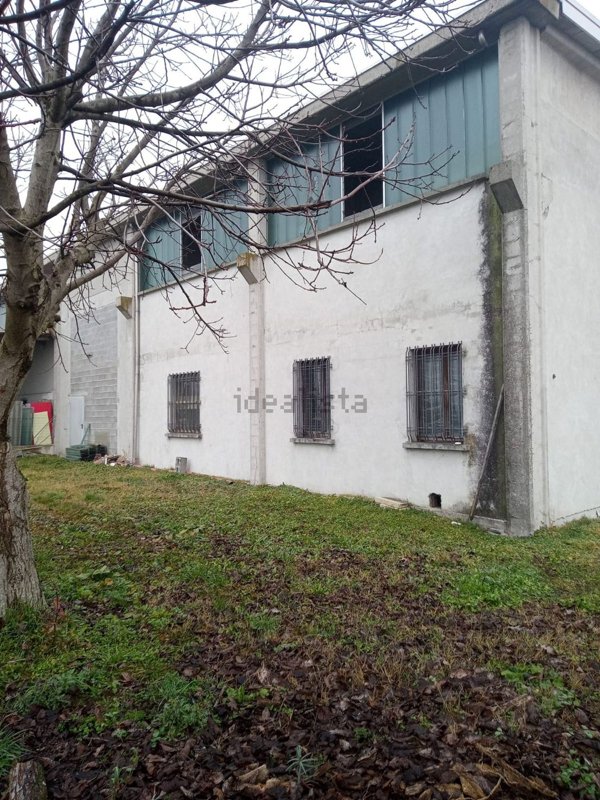 locale di sgombero in vendita a Gonzaga