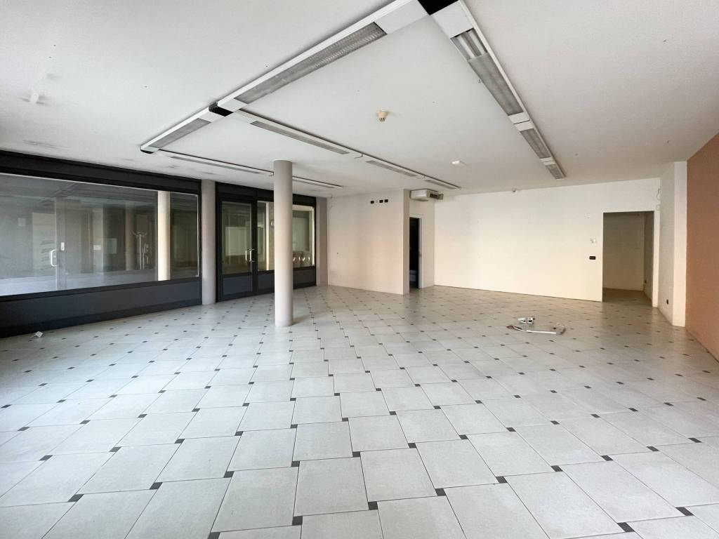 negozio in vendita a Guidizzolo