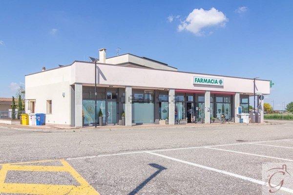 negozio in vendita a Magnacavallo