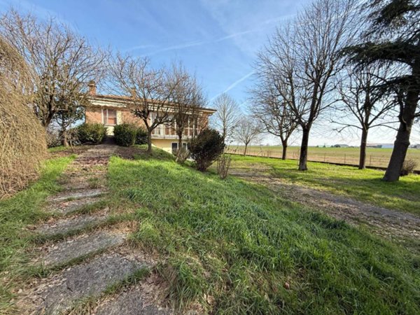 casa indipendente in vendita a Magnacavallo