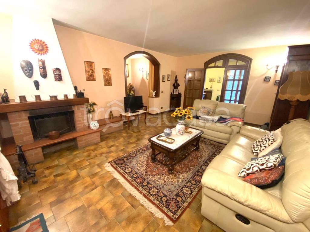 casa indipendente in vendita a Magnacavallo