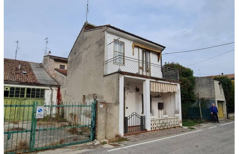 casa indipendente in vendita a Magnacavallo