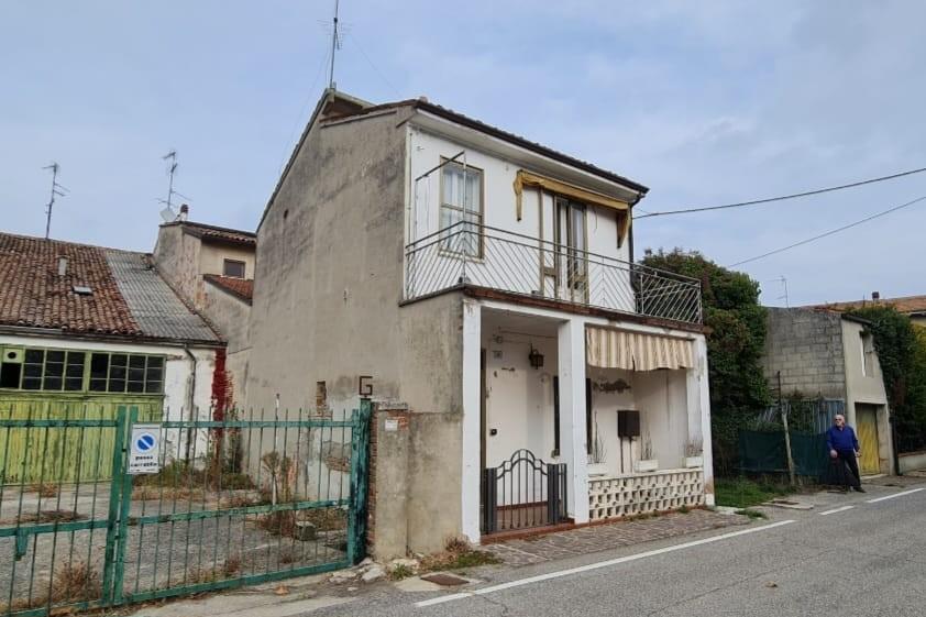 casa indipendente in vendita a Magnacavallo