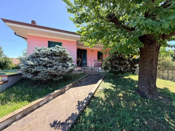 casa indipendente in vendita a Magnacavallo