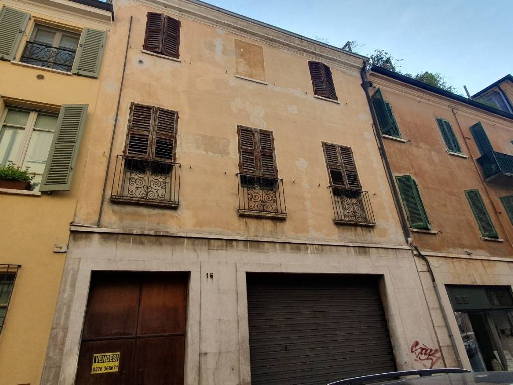 casa indipendente in vendita a Mantova