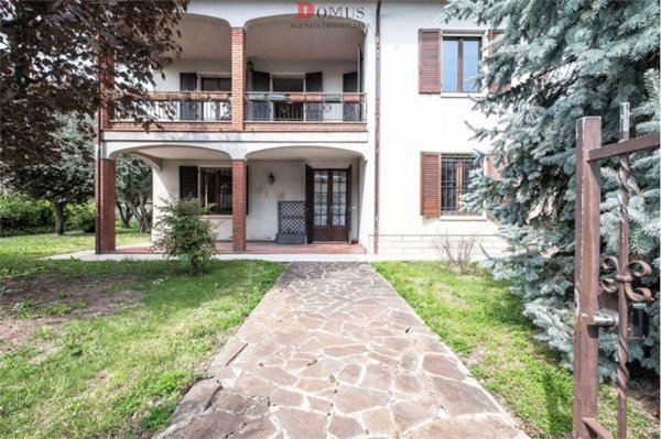 casa indipendente in vendita a Mantova in zona Frassino