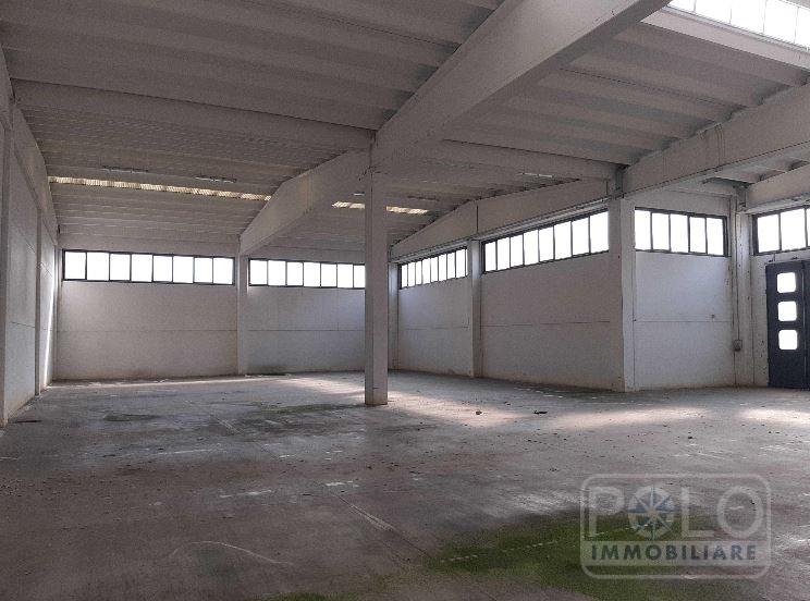 locale commerciale in vendita a Mantova in zona Cittadella