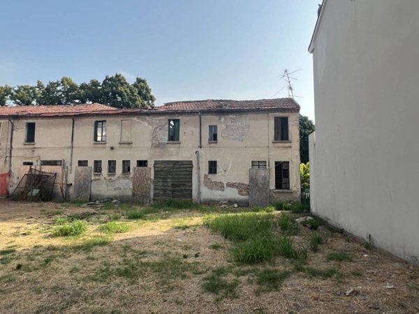 casa indipendente in vendita a Mantova in zona Strada Dosso del Corso