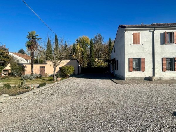 casa indipendente in vendita a Mantova in zona Formigosa