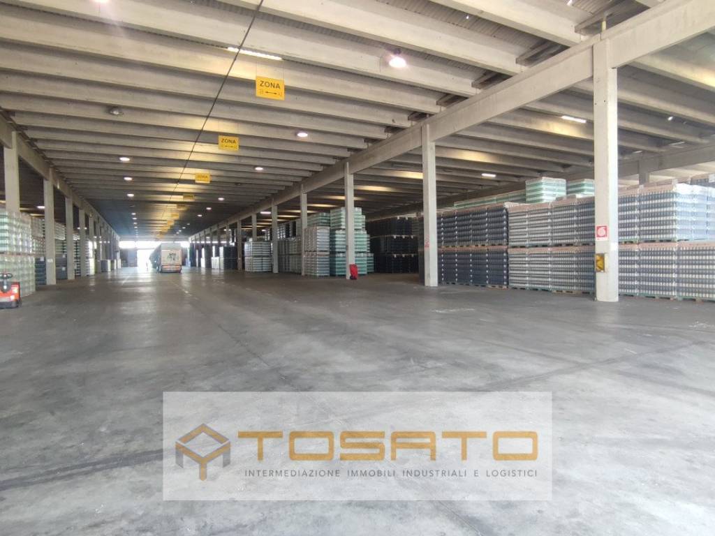 locale commerciale in vendita a Mantova