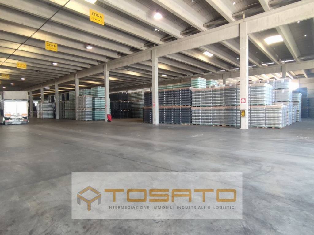 locale commerciale in vendita a Mantova