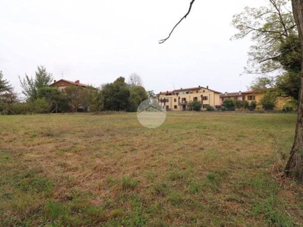 terreno edificabile in vendita a Mantova in zona Lunetta-Frassino