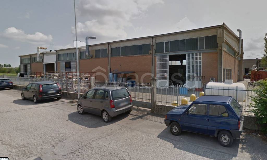 capannone in vendita a Mantova in zona Gambarana