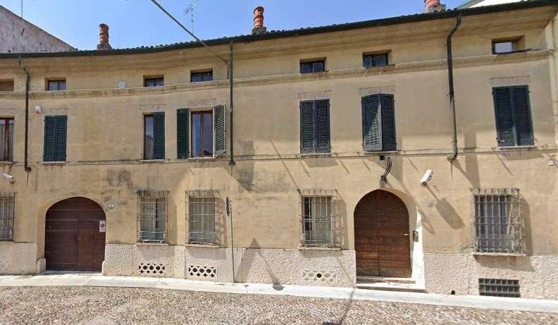intera palazzina in vendita a Mantova in zona Centro Storico