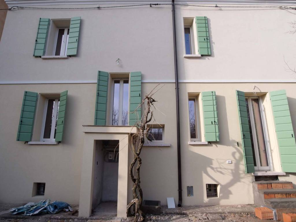 casa indipendente in vendita a Mantova in zona Valletta Valsecchi