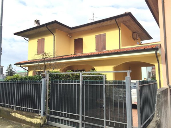casa indipendente in vendita a Mantova