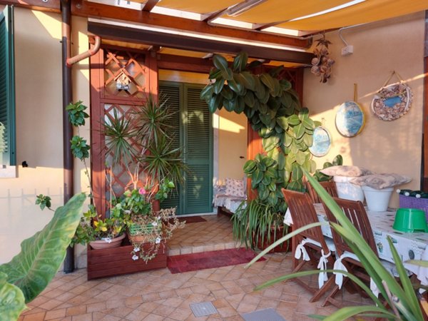 casa indipendente in vendita a Mantova in zona Castelnuovo