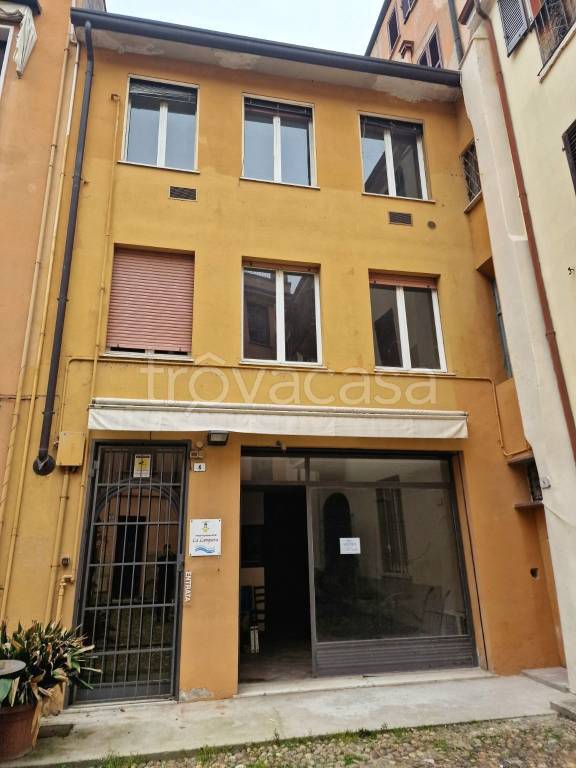 casa indipendente in vendita a Mantova in zona Centro Storico