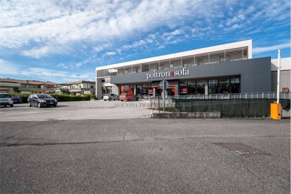 locale commerciale in vendita a Mantova in zona Cittadella