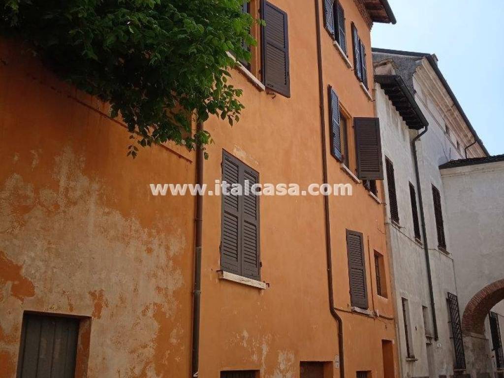 casa indipendente in vendita a Mantova in zona Centro Storico