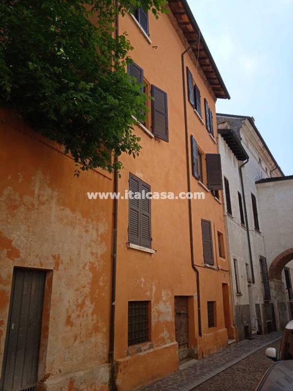 casa indipendente in vendita a Mantova in zona Centro Storico