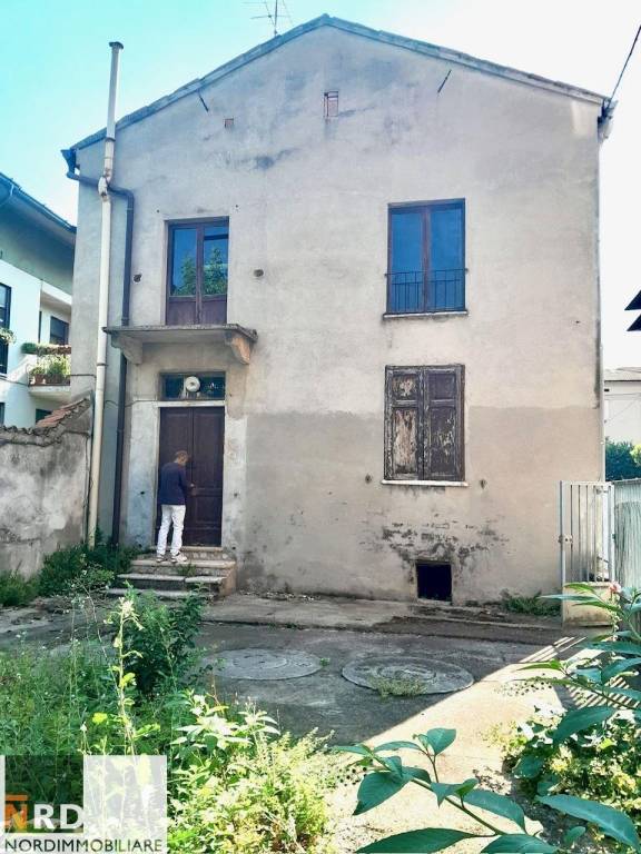 casa indipendente in vendita a Mantova in zona Centro Storico