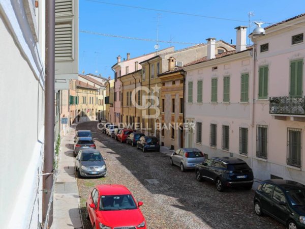 casa indipendente in vendita a Mantova in zona Centro Storico