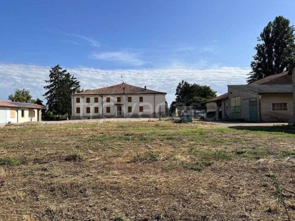 casa indipendente in vendita a Mantova in zona Centro Storico