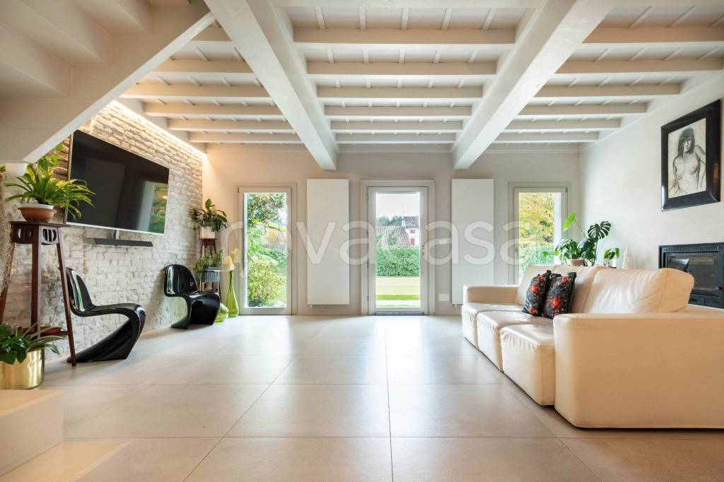 casa indipendente in vendita a Mantova in zona Borgo Castelletto