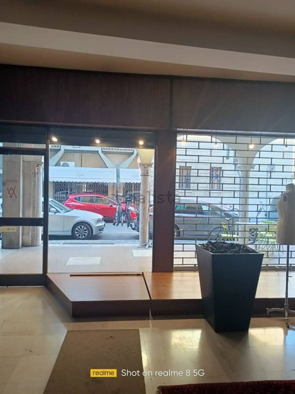 negozio in vendita a Mantova in zona Centro Storico