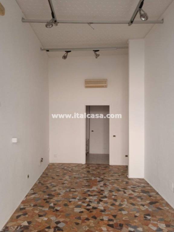 negozio in vendita a Mantova in zona Centro Storico