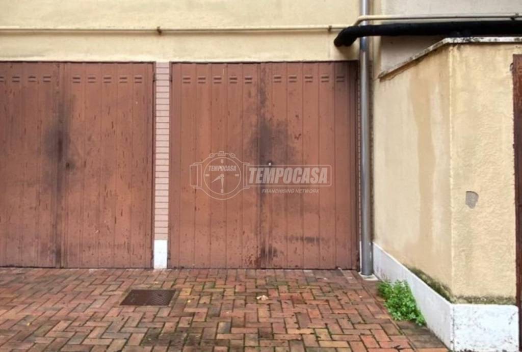 negozio in vendita a Mantova in zona Valletta Paiolo