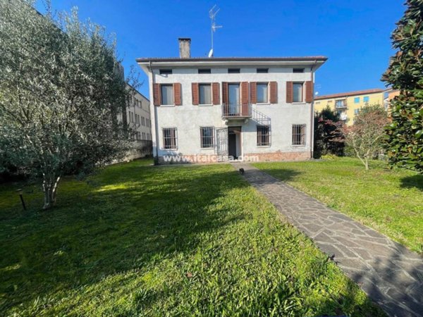 appartamento in vendita a Mantova in zona Tè Brunetti