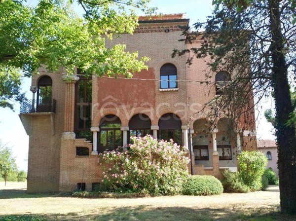 casa indipendente in vendita a Mantova in zona Tè Brunetti