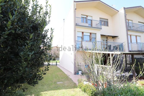 casa indipendente in vendita a Mantova