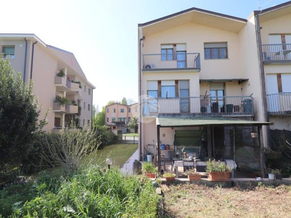 casa indipendente in vendita a Mantova in zona Lunetta-Frassino