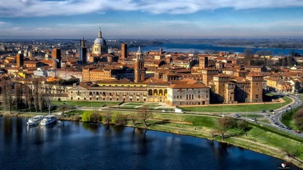 intera palazzina in vendita a Mantova in zona Belfiore